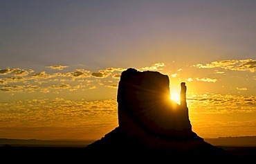 Mesa, West Mitten Butte, sunrise, Monument Valley, Navajo Tribal Park, Navajo Nation Reservation, Arizona, Utah, United States of America, USA