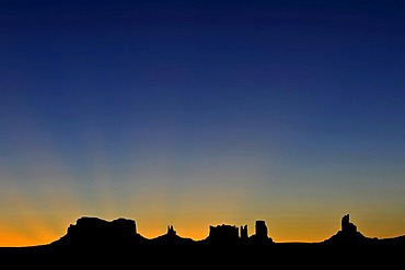 Sunrise, dawn, mesas, Brigham's Tomb, King on His Throne, Stagecoach, Bear and Rabbit, Castle Butte, Big Indian, Monument Valley, Navajo Tribal Park, Navajo Nation Reservation, Arizona, Utah, United States of America, USA