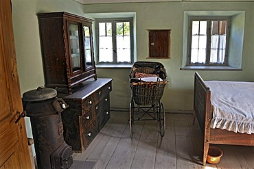 Bedroom, Bernoeder Hof farmhouse, Bauernhausmuseum Amerang farmhouse museum, Amerang, Bavaria, Germany, Europe