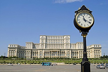 Street clock, Palace of the Parliament, Bucharest, Romania, Eastern Europe, Europe, PublicGround