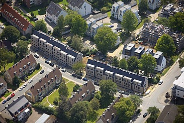 Aerial view, residential complex, passive houses, Hattinger Suedstadt district, Hattinger Wohnungsbaugesellschaft housing association, Uhlandstrasse street, Lessingstrasse Street, Hattingen, Ruhr area, North Rhine-Westphalia, Germany, Europe