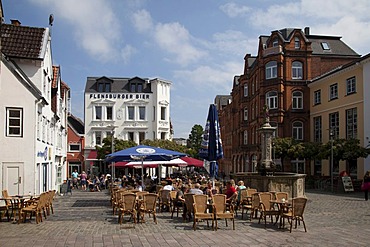 Restaurant and sidewalk cafe on Nordermarkt square, Flensburg, Flensburg Fjord, Schleswig-Holstein, Germany, Europe, PublicGround