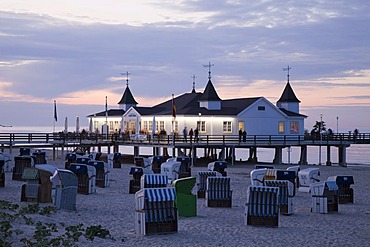 Pier, dusk, Ahlbeck seaside resort, Kaiserbad, Usedom, Baltic Sea, Mecklenburg-Western Pomerania, Germany, Europe