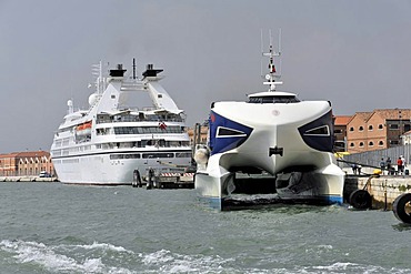 Adriatic Jet, speed catamaran, 43 metres, 343 passengers, and Seabourn Spirit, cruise ship, built in 1989, 133.4 metres, 208 passengers, at back, port of Venice, Veneto, Italy, Europe