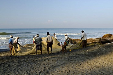 Fishermen fishing the traditional way, in a small village at the coast around Varkala, Kerala, India, Asia