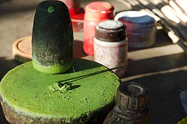 The colour green for the make-up of the Kathakali dancers is mixed by Maneola and Kattanilam, Varkala, Kerala, India, Asia