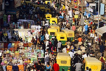 Heavy traffic in the capital of Gujarat, Ahmedabad, Gujarat, India, Asia