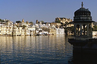 Waterfront of Udaipur with the City Palace above Lake Pichola, Rajasthan, India, Asia