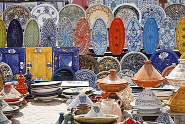 Pottery, ceramic pots on the market in Houmt Souk on Djerba Island, Tunisia, North Africa, Northern Africa, Africa