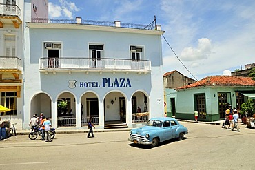 Vintage car in front of the Plaza Hotel in the historic centre of Sancti Spiritus, Cuba, Caribbean