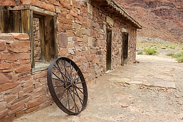 Old iron wagon wheel, Lee's Ferry, Arizona, USA