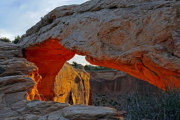 Mesa Arch rock formation in the morning light, Canyonlands National Park, Utah, USA