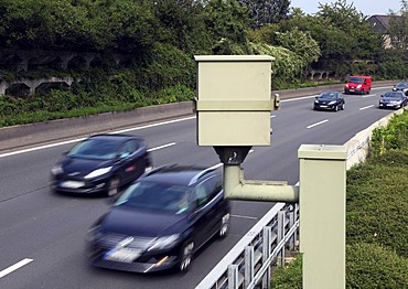 Radar controlled speed monitoring with a speed camera, on the Autobahn A40 motorway, Ruhrschnellweg, in a 100 kilometers per hour speed-limit zone, Essen, North Rhine-Westphalia, Germany, Europe