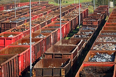 Iron and steel scrap being delivered by rail to the steelworks of HKM Huettenwerke Krupp Mannesmann, Duisburg, North Rhine-Westphalia, Germany, Europe, PublicGround