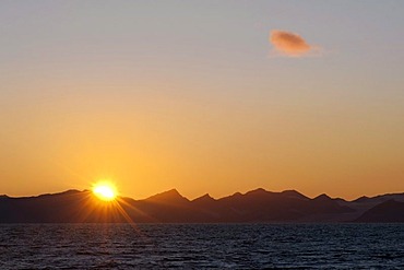 Sunset over the mountains of Isfjorden, Svalbard, Spitsbergen, Norway, Scandinavia, Europe