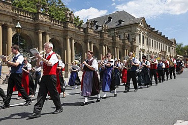 Parade in traditional costume during the Kiliani Festival, Wuerzburg, Lower Franconia, Franconia, Bavaria, Germany, Europe, PublicGround