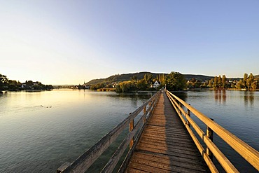 Wooden bridge crossing the Rhine to the monastery island of Werd, Eschenz, Canton of Thurgau, Switzerland, Europe