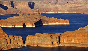 View from Alstrom Point towards Lake Powell, Padre Bay with Gunsight Butte and Navajo Mountain, Bigwater, Glen Canyon National Recreation Area, Arizona, Utah, United States of America, USA