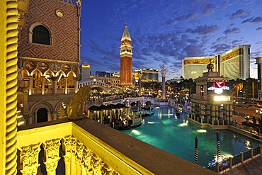 Night shot at the blue hour, Canale Grande, Grand Canal, Campanile bell tower, gondolas, The Strip, 5-star luxury hotel at The Venetian Casino, The Mirage, The Bellagio, Las Vegas, Nevada, United States of America, USA