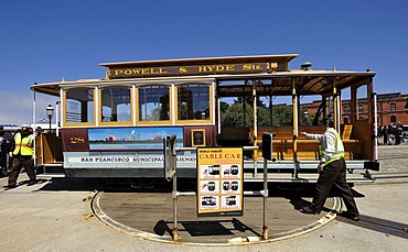 Turning manoeuvre, cable car turning point, cable tramway, Powell and Hyde Street, San Francisco, California, United States of America, USA, PublicGround