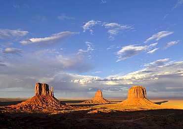 Mesas, West Mitten Butte, East Mitten Butte, Merrick Butte in the evening light, Monument Valley, Navajo Tribal Park, Navajo Nation Reservation, Arizona, Utah, United States of America, USA