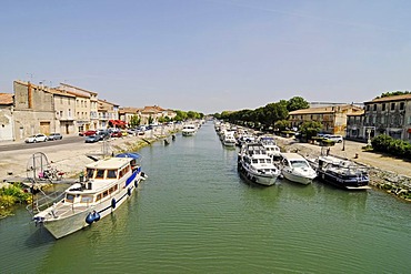 Boats on the Canal du Rhone a Sete canal, Rhone river, canal, marina, Beaucaire, Languedoc-Roussillon region, France, Europe