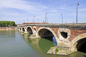 Pont Neuf bridge, river Garonne, Toulouse, Departement Haute-Garonne, Midi-Pyrenees, France, Europe