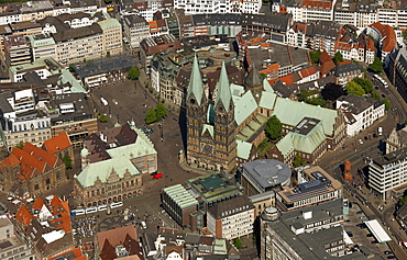 Aerial view, city hall, cathedral St. Petri-Dom, Am Markt, old town island, Bremen, Germany, Europe