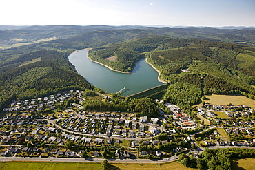 Aerial view, Breitenbachtalsperre storage lake, dam of the Breitenbachstausees reservoir near Hilchenbach in the Rothaargebirge mountains, Kreis Siegen-Wittgenstein district, Sauerland region, North Rhine-Westphalia, Germany, Europe