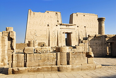 Main gate, entrance pylons, Horus Temple, Edfu, Nile Valley, Egypt, Africa