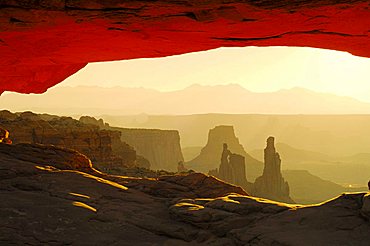 Mesa Arch in the break of dawn, Canyonlands National Park, Utah, USA