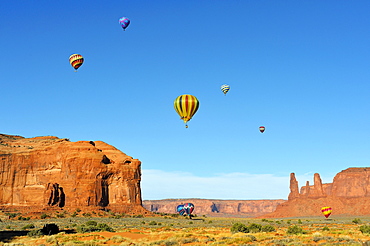 Hot air balloons, balloon festival, Monument Valley, Arizona, USA