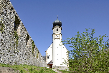 Church and castle, Neuhaus, Lower Austria, Austria, Europe