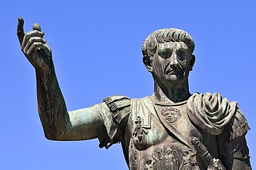 Mperor Julius Caesar, bronze statue, Via dei Fori Imperiali, Rome, Lazio, Italy, Rome