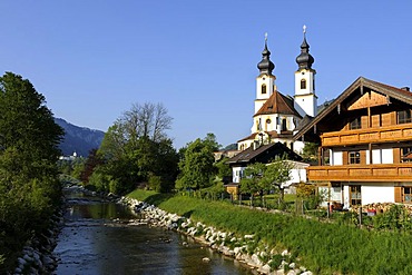 Darstellung des Herrn parish church and Prien River, Aschau im Chiemgau, Upper Bavaria, Bavaria, Germany, Europe