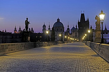 Night view, Charles Bridge, towards the old town, UNESCO World Heritage Site, Prague, Bohemia, Czech Republic, Europe