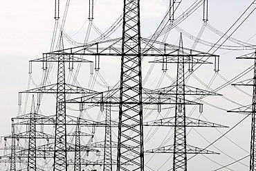 Transmission towers, electricity pylons, power lines, Neuss, North Rhine-Westphalia, Germany, Europe