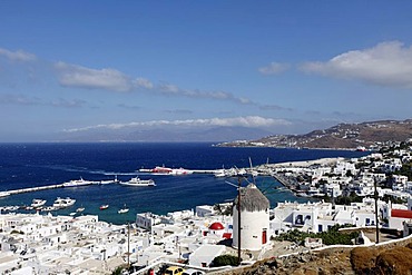 View over the bay and the port with the Boni Milos windmill, Mykonos town, Mykonos, Greece, Europe