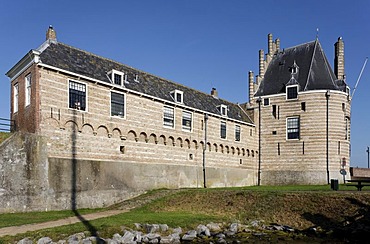 Medieval defense tower Campveerse Toren, historic town of Veere, Lake Veere, Walcheren, Zeeland, Netherlands, Europe