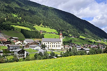 Neustift im Stubaital, Stubaital valley, with the parish church in the town centre, district of Innsbruck, Tyrol, Austria, Europe