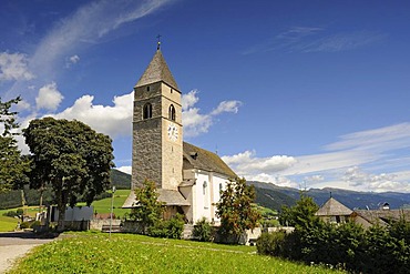 Village church of St. James in the mountain community of Maranza, Pusteria Valley, Alto Adige, Italy, Europe