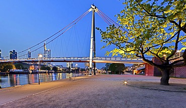 Holbeinsteg pedestrian bridge, Frankfurt am Main, Hesse, Germany, Europe