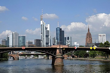 Skyline, Saint Bartholomeus's Cathedral on the right, Main river, Frankfurt am Main, Hesse, Germany, Europe