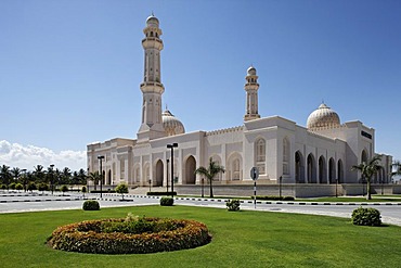 Sultan-Qabus-Mosque with flowerbed at front, Salalah, Dhofar, Sultanate of Oman, Gulf State, Arabian Peninsula, Middle East, Asia