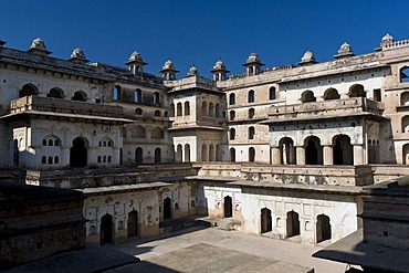 Courtyard, Raj Mahal Palace, Orchha, Madhya Pradesh, North India, India, Asia