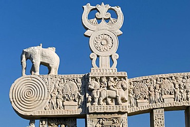 Buddhist symbols, Shrivatsa in Triratana over the chakra wheel on Torana, stupas of Sanchi, UNESCO World Heritage site, built by King Ashoka, Mauryan dynasty, Sanchi, Vidisha in Madhya Pradesh, North India, India, Asia