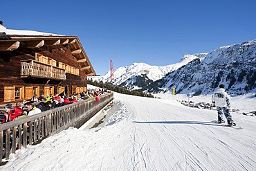 Rud-Alpe mountain lodge, restaurant, snowboarder, Lech am Arlberg, Vorarlberg, Austria, Europe