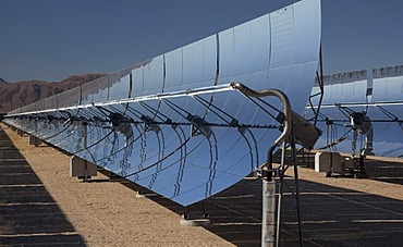 A solar electric generating system operated by Sunray Energy; the parabolic mirrors focus the sun's rays to heat an oil-filled tube, the heat produces steam to run an electricity-generating turbine, Daggett, Mojave Desert, southern California, USA