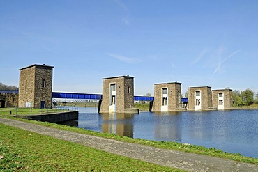 Ruhrschleuse lock of the Ruhr river, Duisburg, Ruhrgebiet region, North Rhine-Westphalia, Germany, Europe