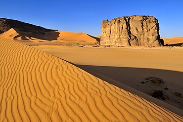 Rock formation in the dunes of Moul N'Aga, Tadrart, Tassili n'Ajjer National Park, Unesco World Heritage Site, Algeria, Sahara, North Africa